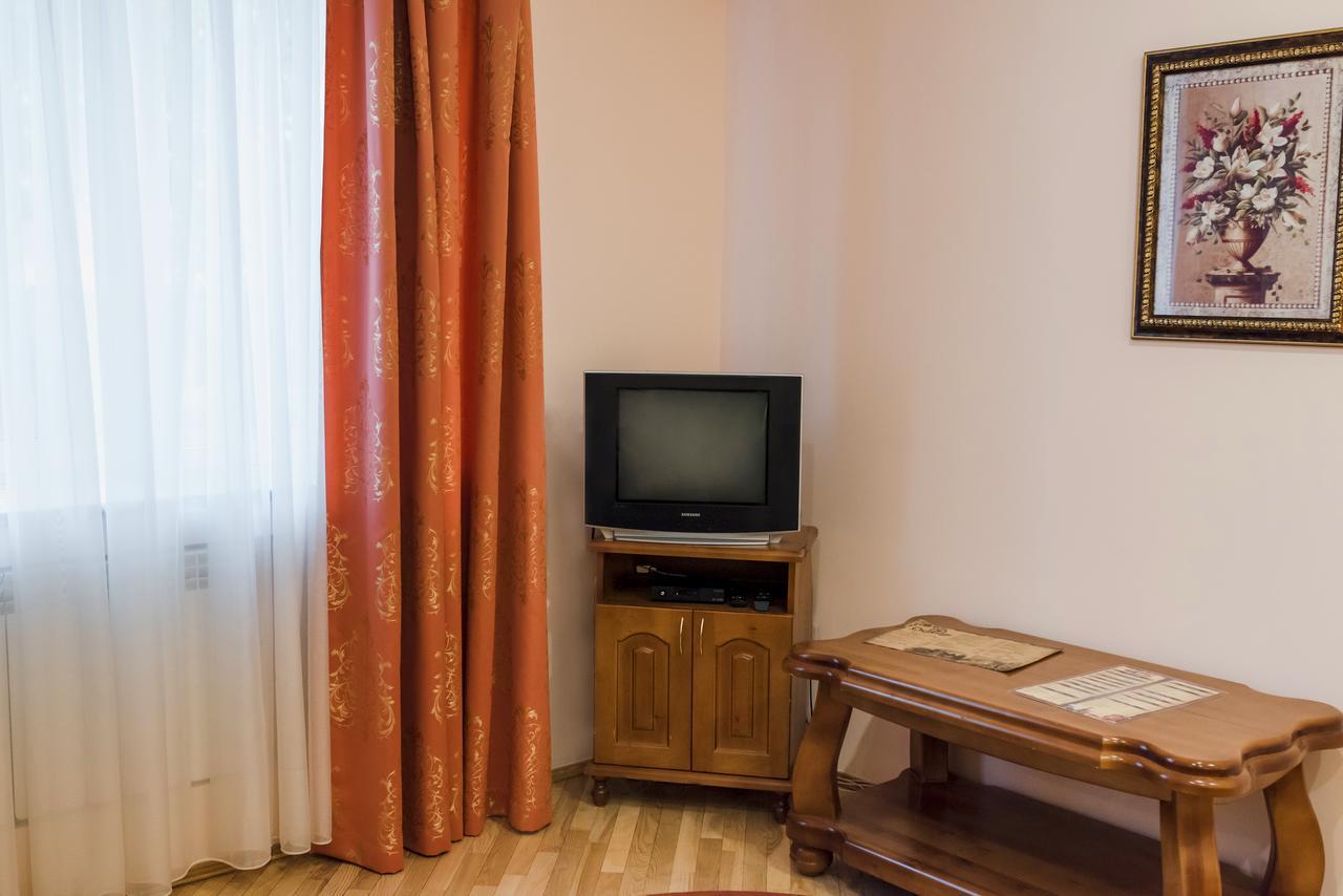 Okolytsya Motel Rivne Exterior photo