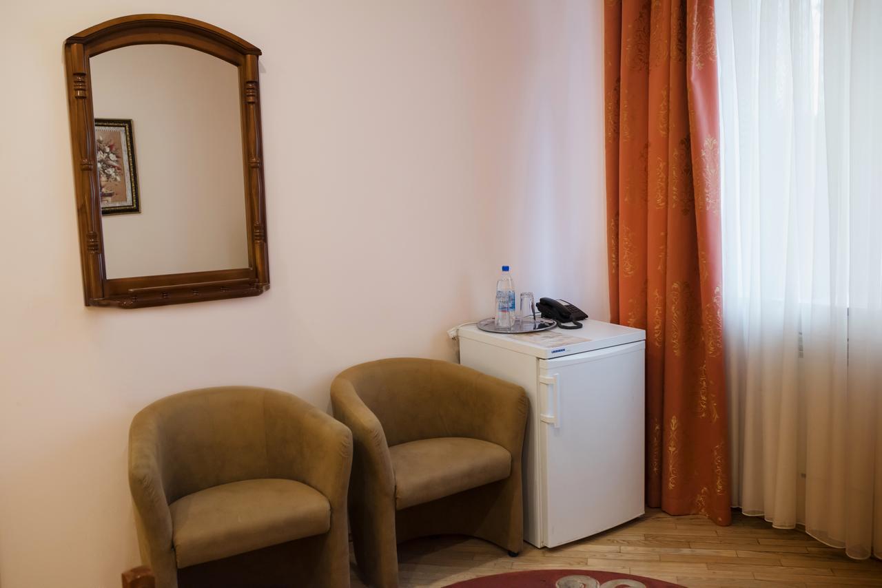 Okolytsya Motel Rivne Exterior photo